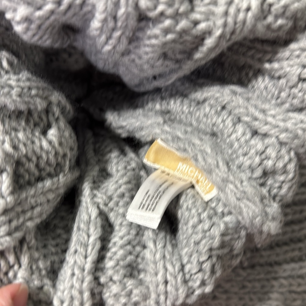 Michael Kors Light Gray Knitted Beanie Scarf Gift Set - Picture 6 of 6